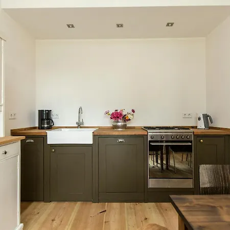 Дом отдыха Vacation With Sauna And Garden View