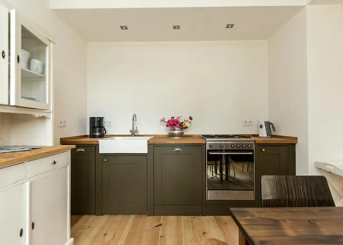 Dom wakacyjny Vacation With Sauna And Garden View